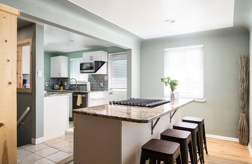 Arvada Plaza Area House | Hot Tub Fire Pit Grill, Movie House for 12!