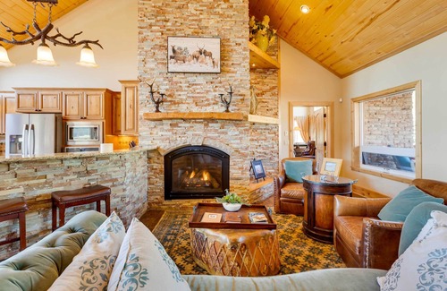Angel Fire House | Hot Tub & Fire Pit: Idyllic Getaway in Angel Fire!