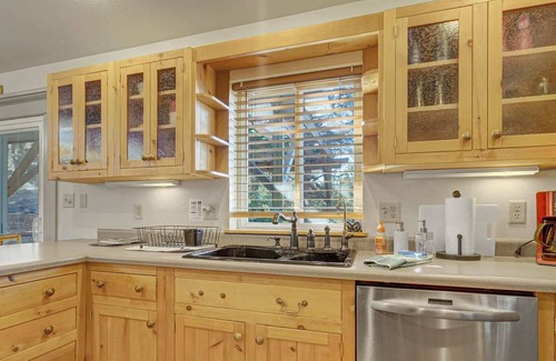 Florissant House | Hot Tub, Fire Pit, Peaceful Mountain Getaway!