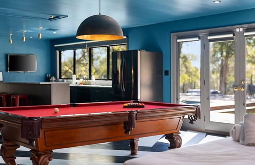 Manor House | Hot Tub + Fire Pit + Pool + Game Room ~ Guesthouse