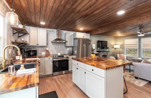 Wingina House | Hot Tub | Fire Pit | River | State Park | King Bed
