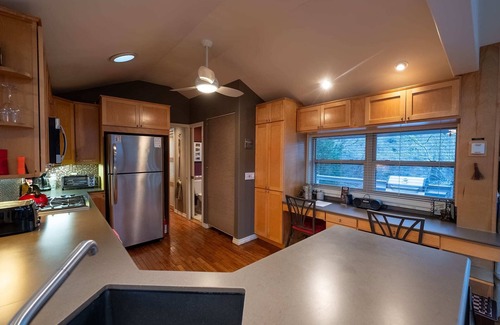 Eureka Springs Cabin | Hot Tub + Fire Pit + Secluded + 5 Minutes Eureka