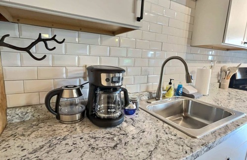 Eureka Springs Apartment | Hot Tub + Fire Pit + Close to Lake + Kayaks