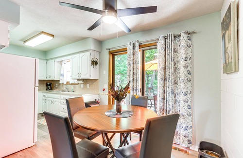 Eureka Springs House | Hot Tub & Fire Pit: Holiday Island Getaway!