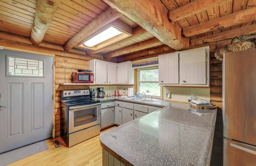 Canton Cabin | Hot Tub, Fire Pit: Waynesville Getaway Near Hiking