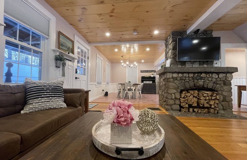 Chocorua House | HOT TUB & FIRE PIT White Mountains near North Conway