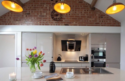 Longridge Cottage | Hot Tub*,Fire, Super-king , Zip n Link beds.Views