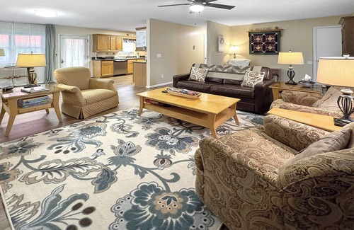 Vass House | Hot tub, Firepit, BBQ,Pinehurst, SmartTV, King,Pet
