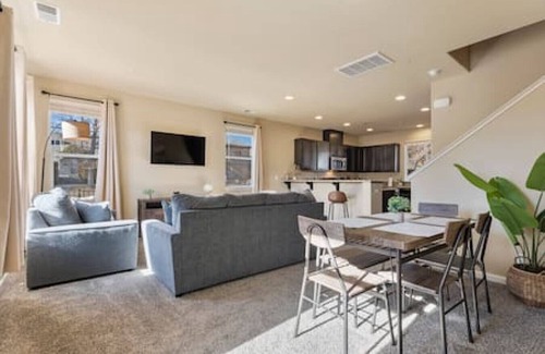 Old Southwest Apartment | Hot Tub FirePit Patio Walk To MidTown Downtown