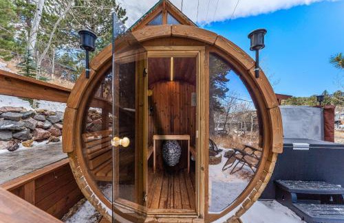 Nederland House | HOT TUB Firepit Sauna Peak to Peak Loft Retreat
