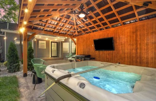 Georgetown House | Hot Tub & Fireplace/12min to Horse Park/30 Min to Ark