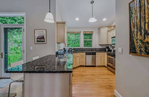 West Hartford House | Hot Tub, Fireplace, Club Access - Vale Village 11A