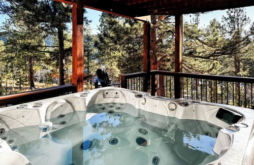 Bailey Cabin | Hot Tub/Fireplace/Fire Pit/BBQ/Rec Room/Views/Quiet/WD