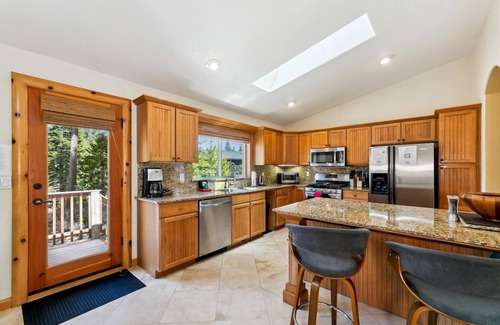 Mountain View Estates Cabin | Hot Tub, FREE EV Charger, Trails, Bunk Beds, Games, Foosball