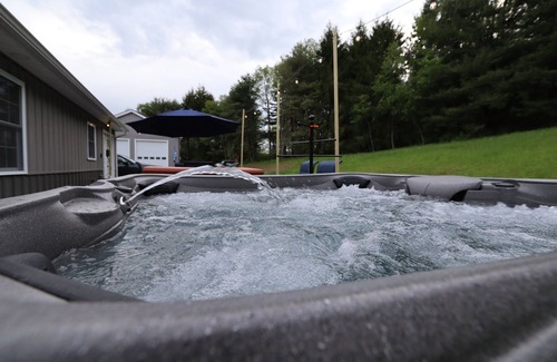 Coudersport Cabin | Hot Tub Game Room ATV Trail Dogs Welcome! Firepit