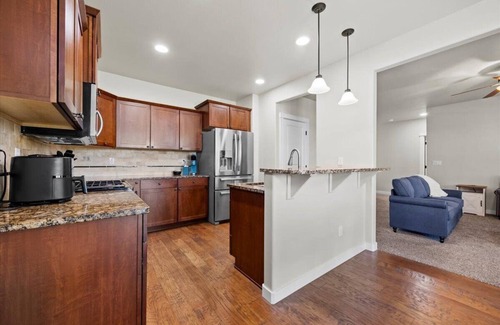 Southwest Ada County Alliance House | Hot Tub-Game room-Backyard-King-Parking-300Mbps