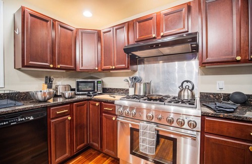 Hawley Cabin | Hot Tub, Game Room, BBQ & Playhouse Oasis – Family Retreat, 5mins to Lake!