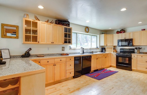 Valley of the Sun Cabin | Hot Tub + Game Room: Fairplay Cabin Near Hiking