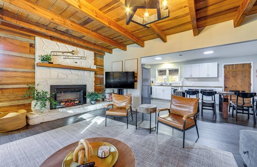 Canton Cabin | Hot Tub, Game Room & Fire Pit: Canton Log Cabin