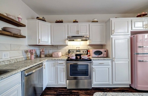 Annville House | Hot Tub, Game Room, Near Hershey, Candy Theme, Unique