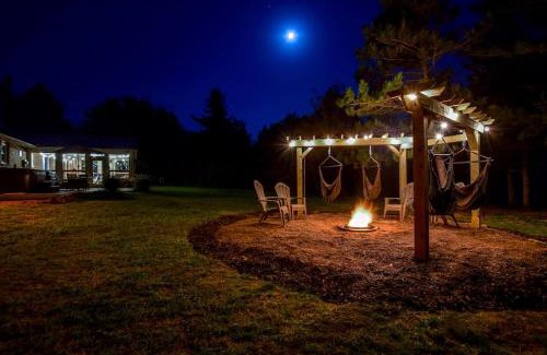 Baraboo House | Hot Tub! Game Room! Patio! Near Baraboo & WI Dells