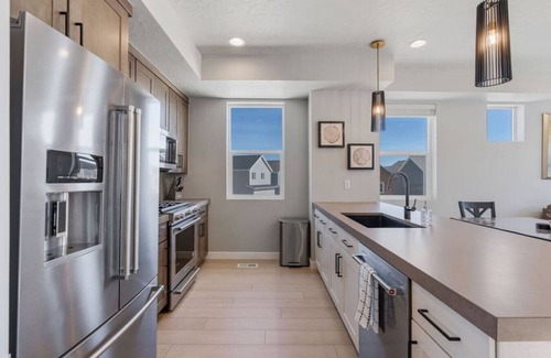 Park City House | Hot Tub · Game Room · Poppy