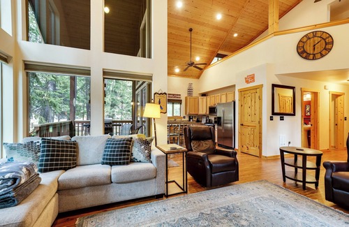 Ronald House | Hot Tub & Game Room: Ronald Retreat 2 Mi to Lake!