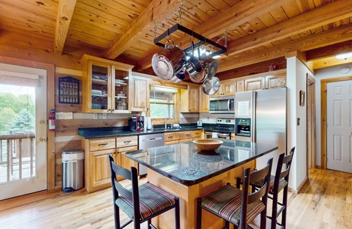 Seven Devils Cabin | Hot tub, Game Room, 3 King Beds + Bunk Room, Dog Friendly, AC
