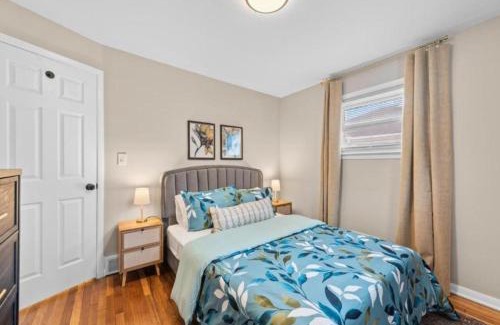 Parma Heights House | Hot Tub Game Room with Shuffleboard N64 Sleeps 8