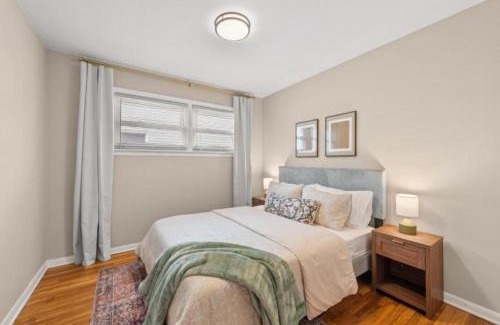 Parma Heights House | Hot Tub Game Room with Shuffleboard N64 Sleeps 8
