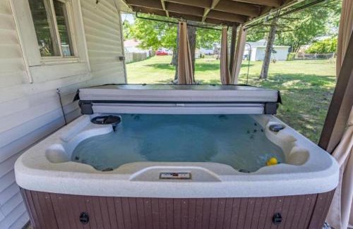 Parma Heights House | Hot Tub Game Room with Shuffleboard N64 Sleeps 8