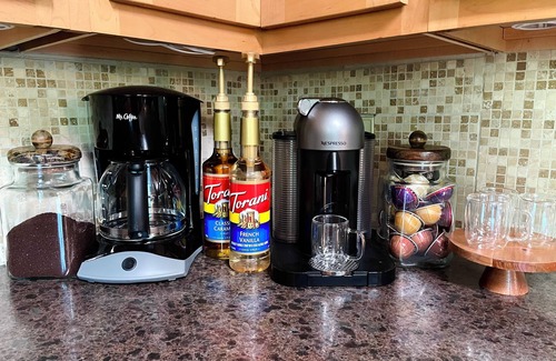 Keller Park House | Hot Tub | Game Rooms | Coffee | Sleeps 16 | N64