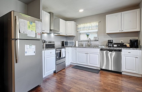 Burleson House | Hot Tub, Gameroom,17 min to Dickies Arena, FirePit!