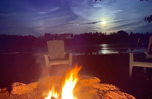 Selwyn Cottage | Hot Tub + Games Room at Waterfront Cottage Kawarthas 🏓
