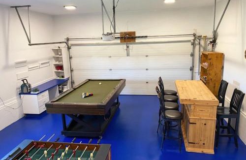 Mountain View House | Hot-tub, Games Room, Walk-in Sauna, 7 BM, 15 mins to Waterton