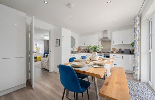 Perth House | Hot Tub - Garden Oasis - Stylish Stay