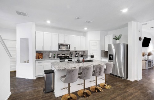 San Antonio House | Hot Tub Getaway | Game Room Office Yard BBQ WiFi