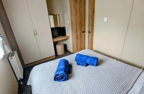 Tattershall Resort | Hot Tub Getaways The Oakley 8 berth caravan with hot tub and quiet setting