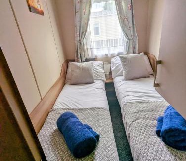 Tattershall Resort | Hot Tub Getaways The Oakley 8 berth caravan with hot tub and quiet setting