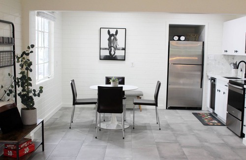 Tempe Apartment | Hot Tub & Golf | Pac-Man | Mill Ave Airport ASU