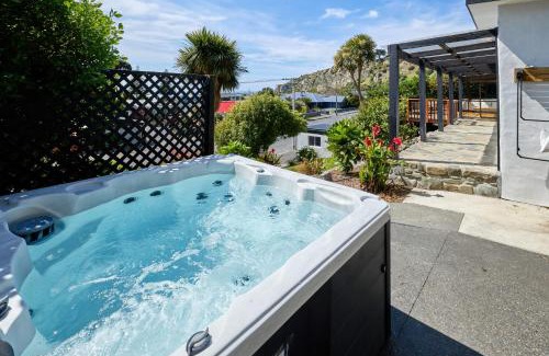 Kaikoura House | Hot Tub, Great Views, Close to Beach