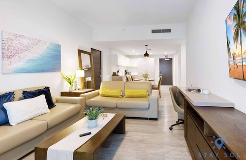 Hollywood Apartment | Hot Tub+ Gym +Rooftop Pool |Hollywood Beach