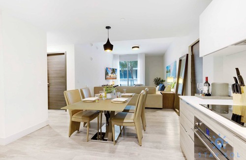 Hollywood Apartment | Hot Tub+ Gym +Rooftop Pool |Hollywood Beach