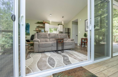 Lookout Mountain Apartment | Hot Tub | Handcrafted 1BR Treehouse Inspired Bungalow | Lookout Mountain | Romantic Getaway
