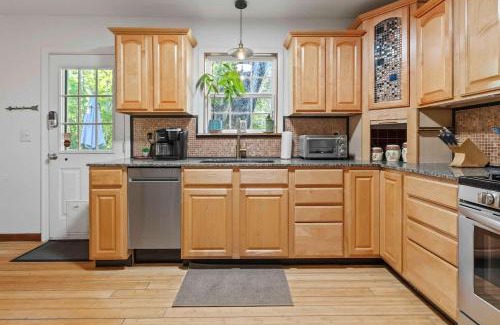 North Charleston House | Hot Tub Haven 7 Beds Endless Summer