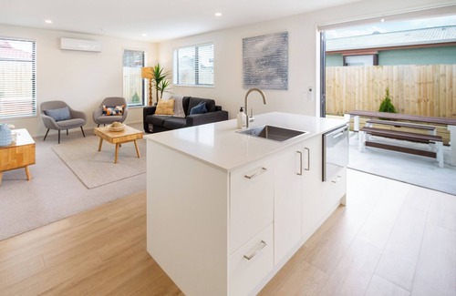 Spreydon House | Hot Tub Haven! Games Room, Garden & E-Bikes