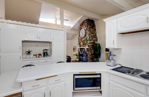 Fairbanks House | Hot Tub Haven: Group Getaway in Fairbanks!