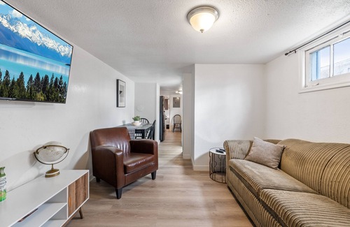 Price Apartment | Hot Tub Haven+Laundry+.4 mi. USU East+1G Wi-Fi