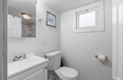 Price Apartment | Hot Tub Haven+Laundry+.4 mi. USU East+1G Wi-Fi