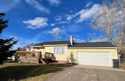 Philipsburg House | Hot Tub Haven: Pet-Friendly Retreat Near Brewery & Candy Store in Philipsburg!